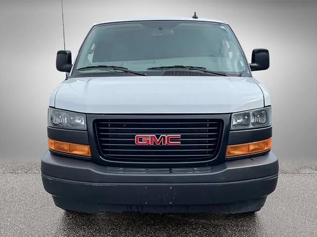 GMC Savana 2024 photo 2
