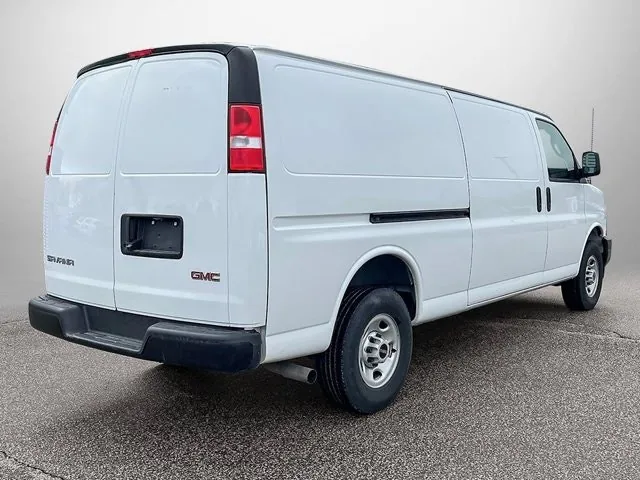 GMC Savana 2024 photo 5