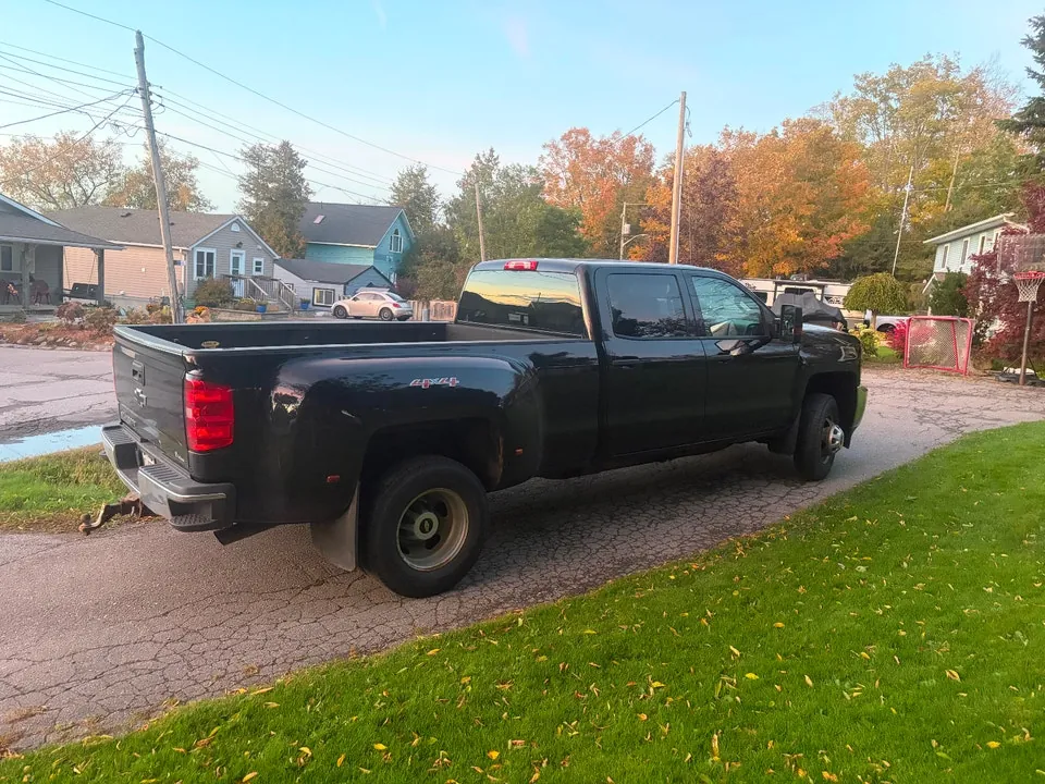 Chevrolet Silverado 3500Hd 2017 photo 2