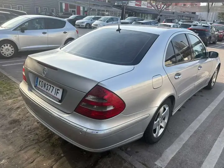 Mercedes-Benz E-Class 2002 photo 2