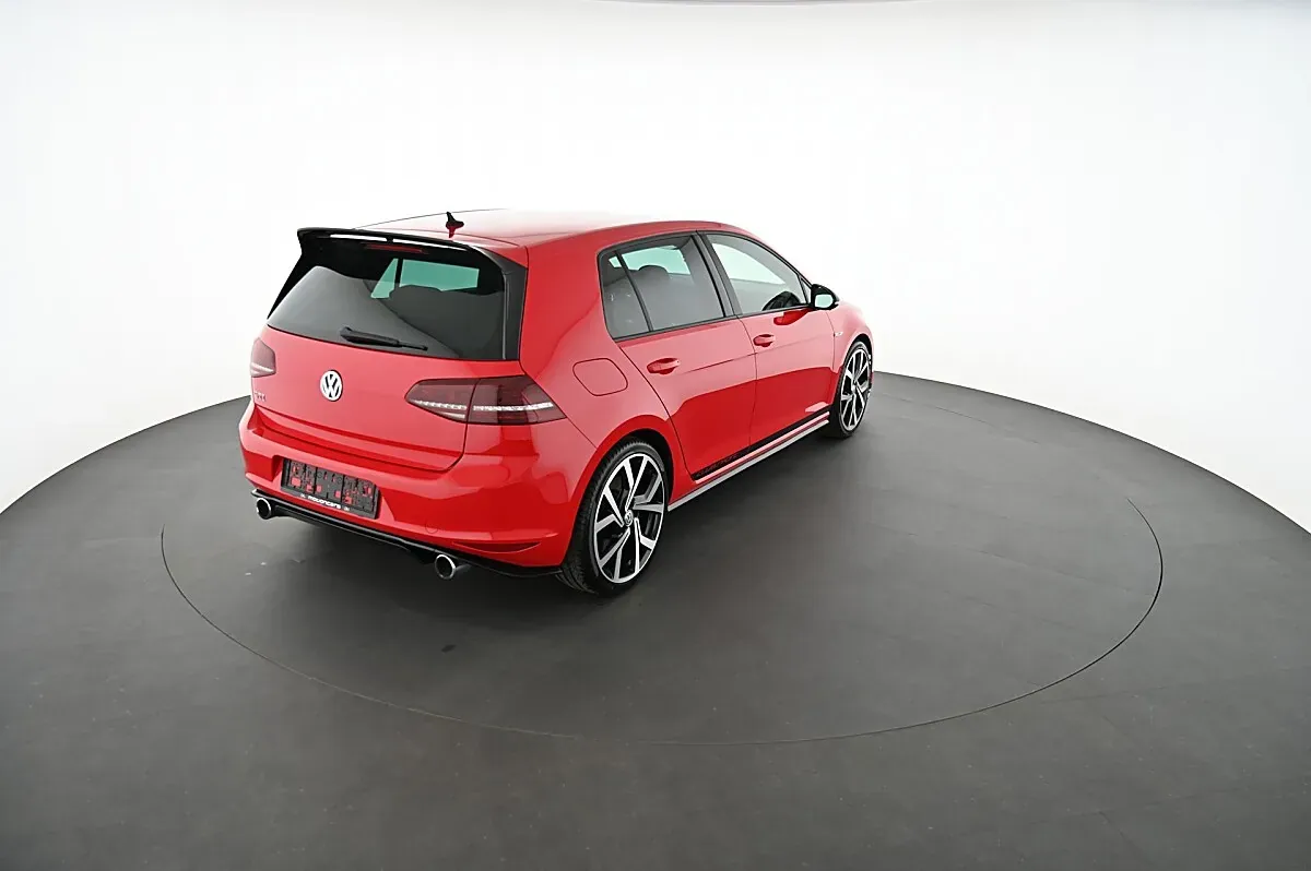 Volkswagen Golf 2017 photo 2