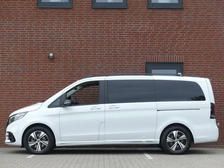 Mercedes-Benz Eqv 2024 photo 3