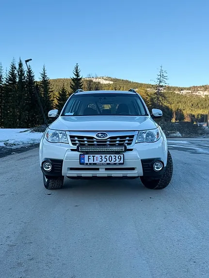 Subaru Forester 2011 photo 2