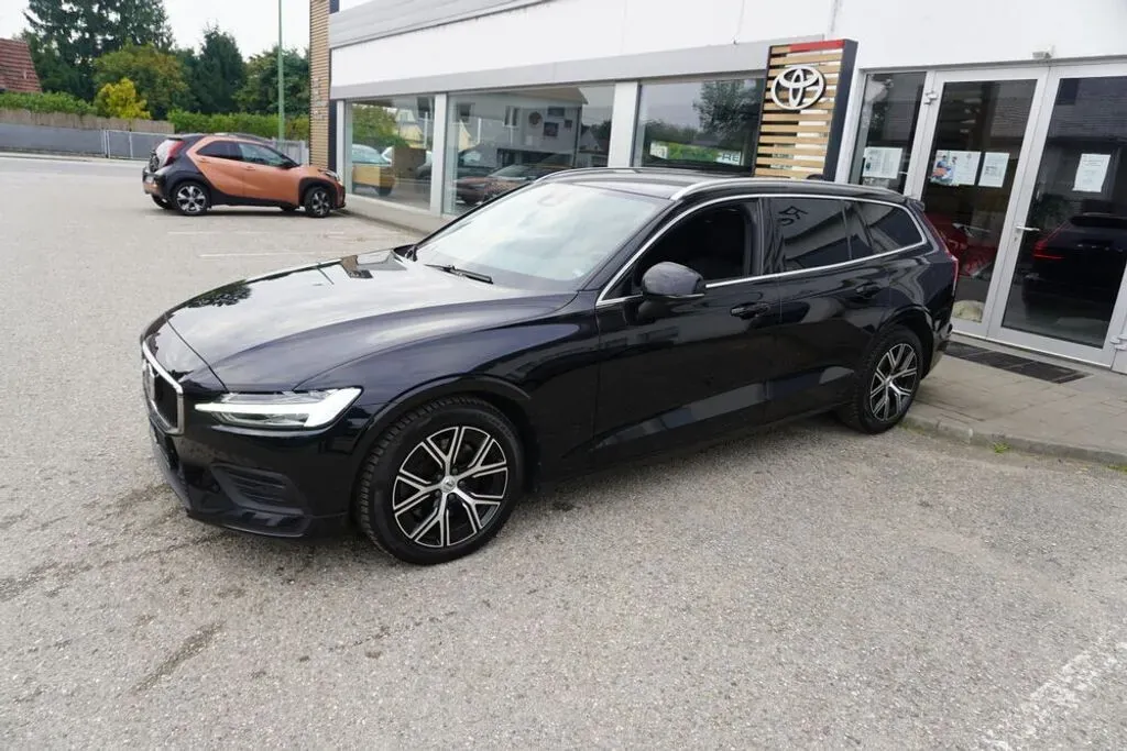 Volvo V60 2023 photo 2