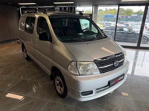 Toyota Hiace 2011 photo 2