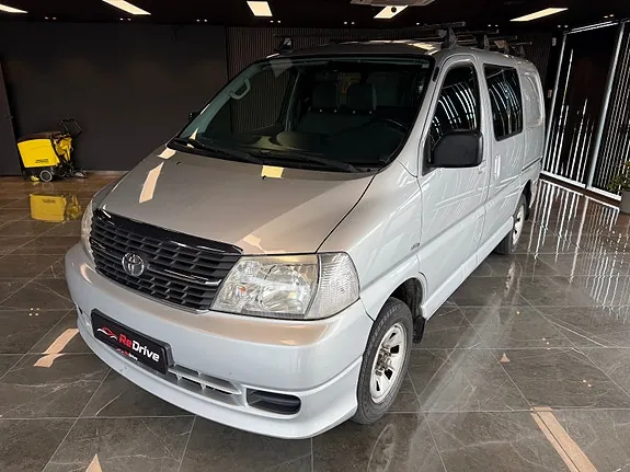 Toyota Hiace 2011 photo 3
