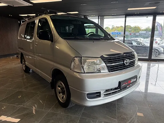 Toyota Hiace 2011 photo 4