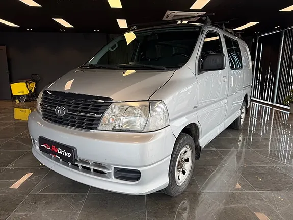 Toyota Hiace 2011 photo 5