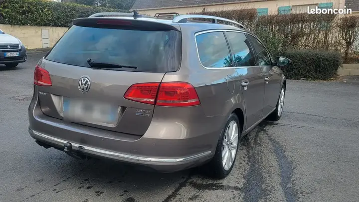 Volkswagen Passat 2012 photo 2