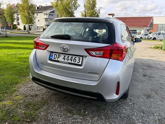 Toyota Auris 2014 photo 4