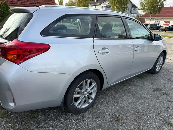 Toyota Auris 2014 photo 5