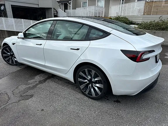 Tesla Model 3 2024 photo 4