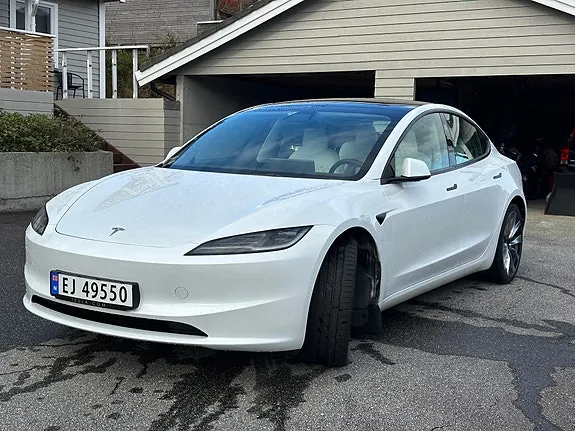 Tesla Model 3 2024 photo 3