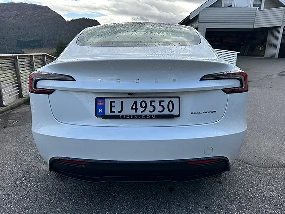 Tesla Model 3 2024 photo 5