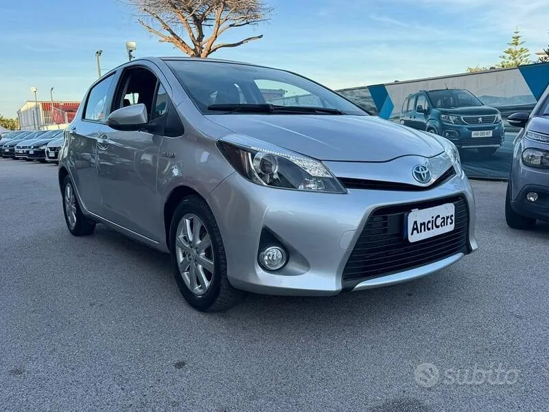 Toyota Yaris 2012 photo 3