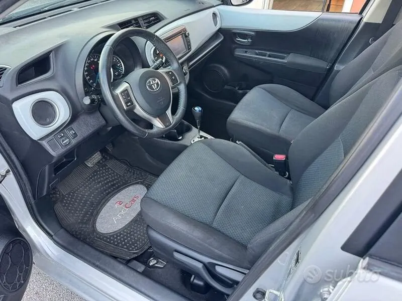 Toyota Yaris 2012 photo 5