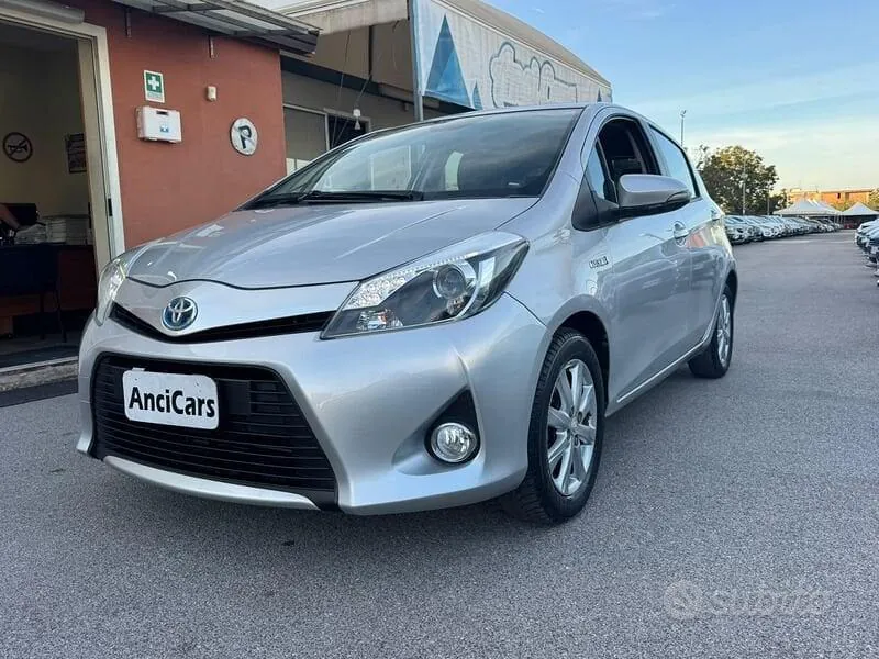 Toyota Yaris 2012 photo 2