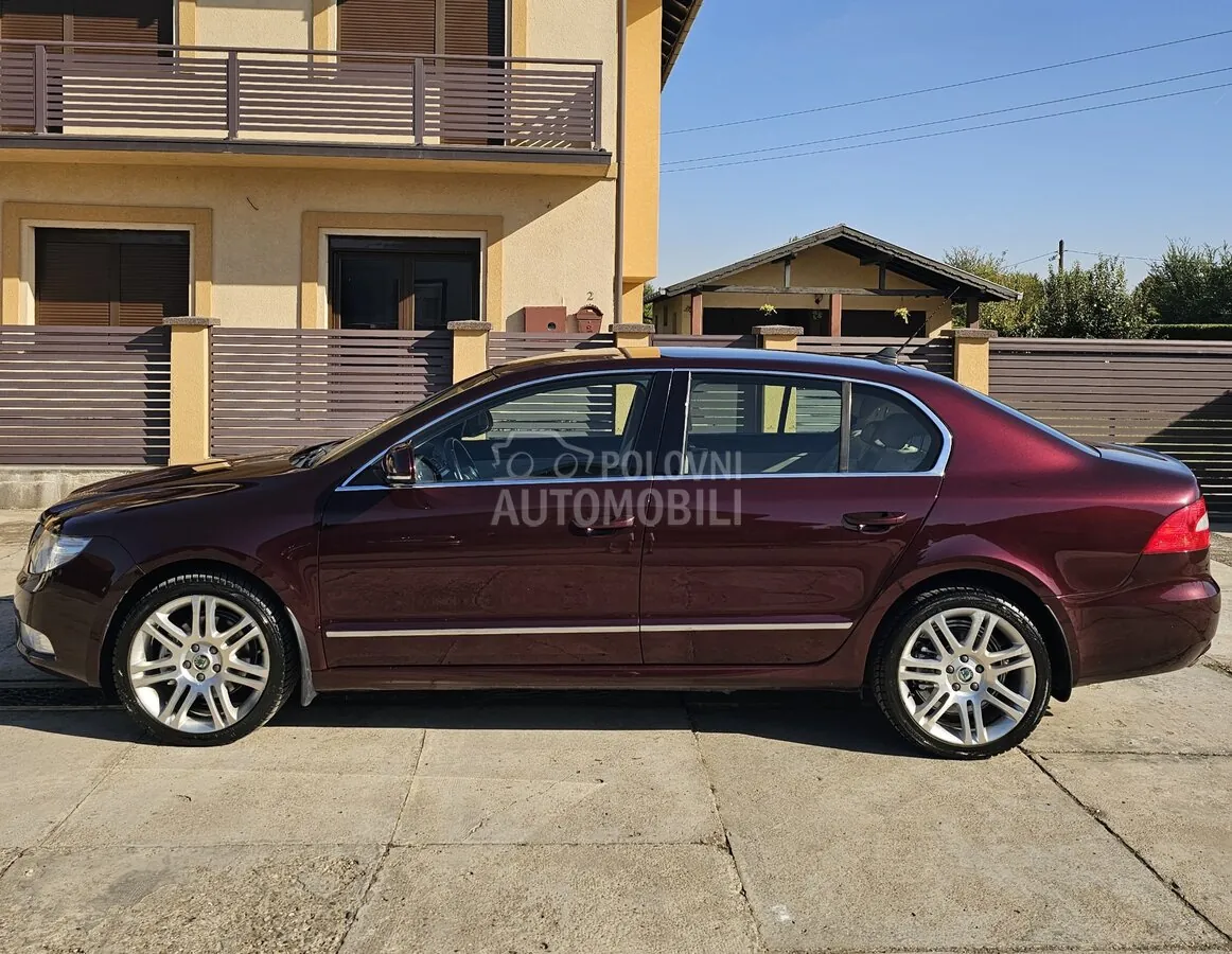 Skoda Superb 2009 photo 2