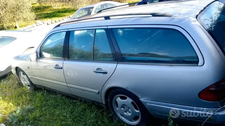 Mercedes-Benz E 200 1998 photo 3
