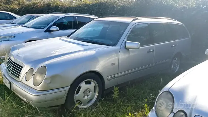 Mercedes-Benz E 200 1998 photo 2