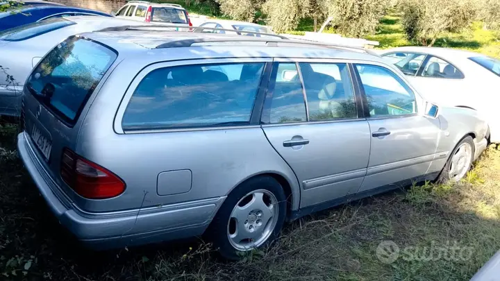 Mercedes-Benz E 200 1998 photo 4