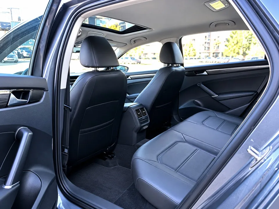 Volkswagen Passat 2021 photo 2