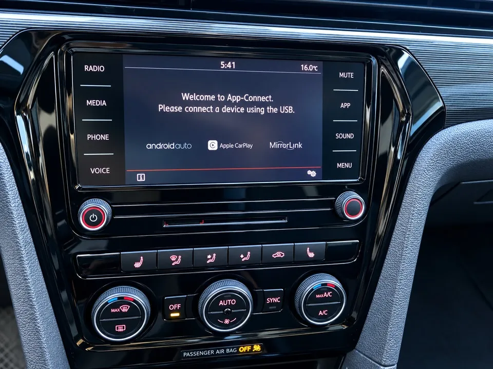 Volkswagen Passat 2021 photo 4