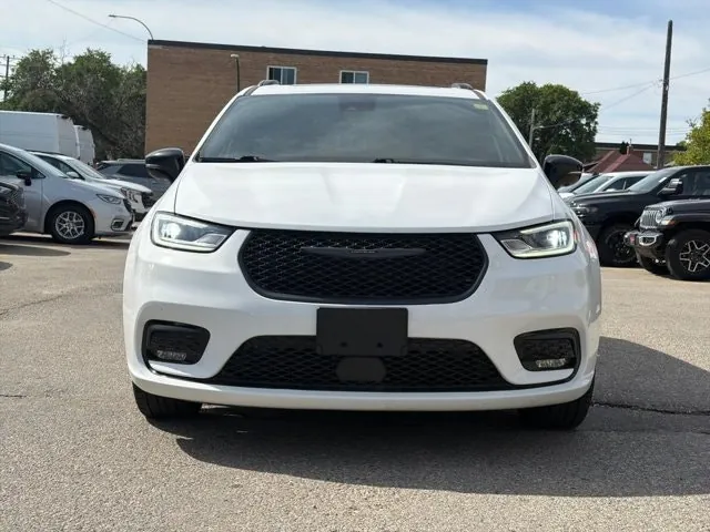 Chrysler Pacifica 2025 photo 3