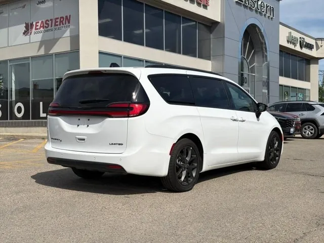 Chrysler Pacifica 2025 photo 5