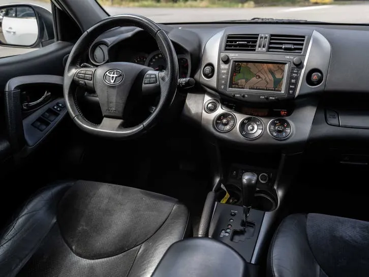 Toyota Rav4 2011 photo 2