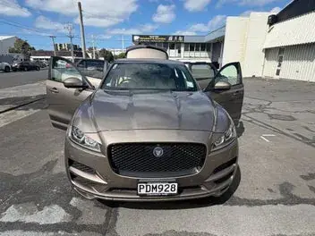 Jaguar F-Pace 2016 photo 2