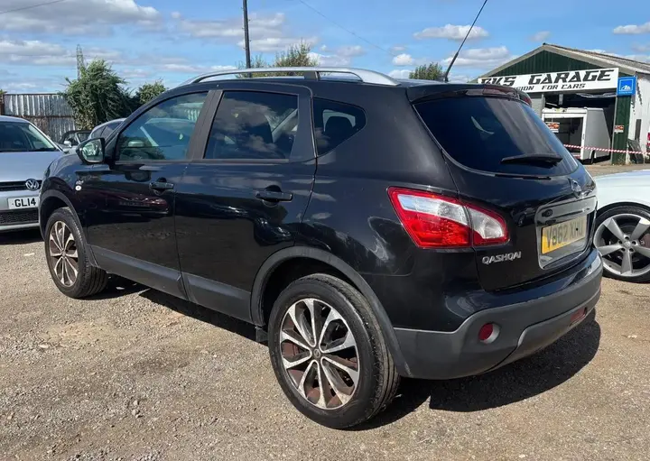 Nissan Qashqai 2012 photo 2