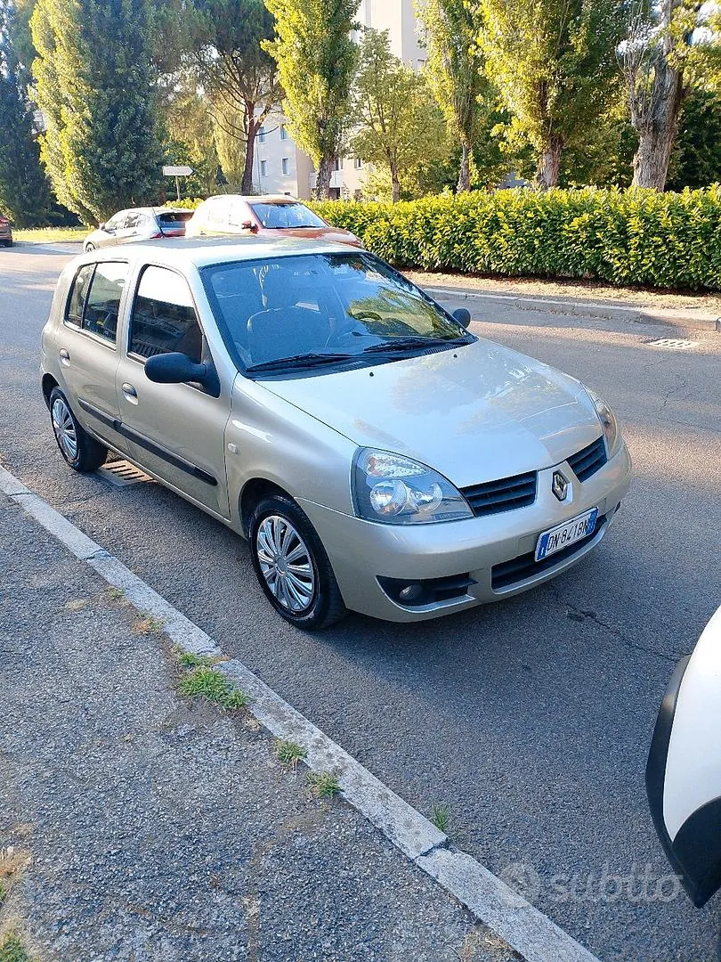 Renault Clio 2008 photo 2