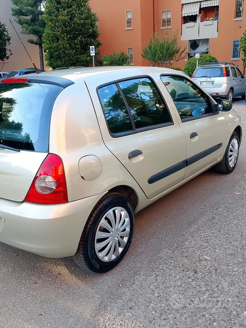 Renault Clio 2008 photo 3