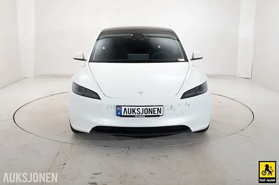 Tesla Model 3 2024 photo 2