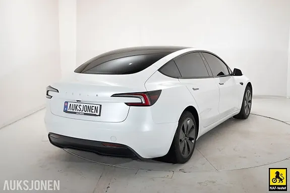 Tesla Model 3 2024 photo 4
