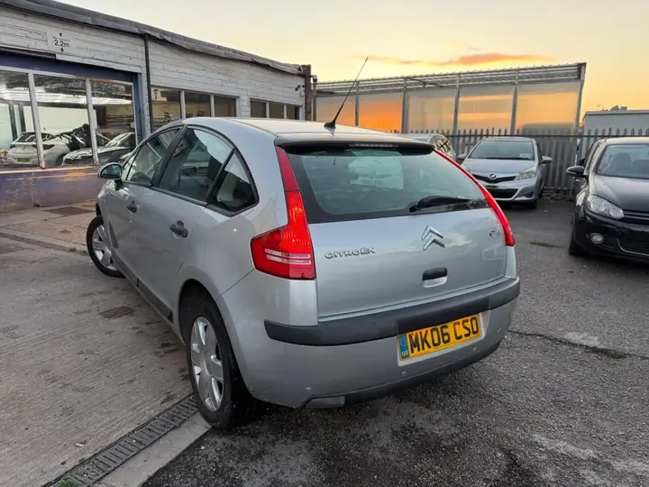 Citroen C4 2006 photo 2
