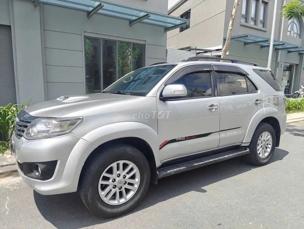 Toyota Fortuner 2013 photo 2