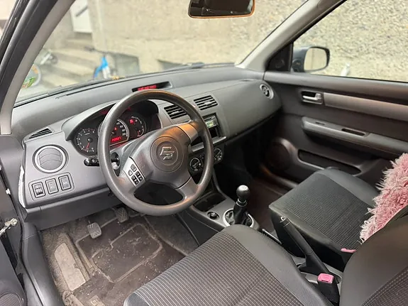 Suzuki Swift 2007 photo 4