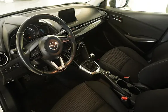 Mazda 2 2018 photo 2
