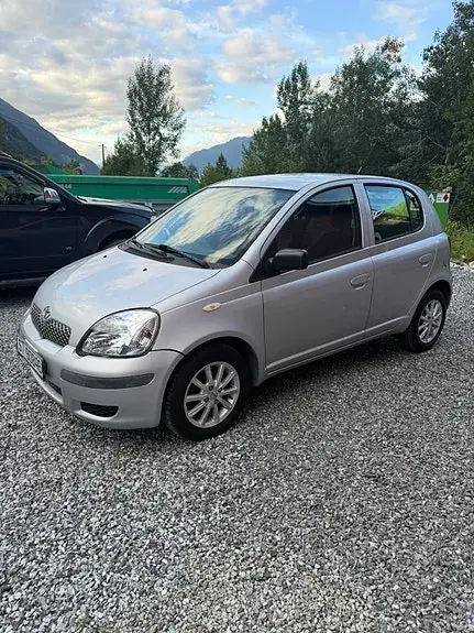 Toyota Yaris 2003 photo 2