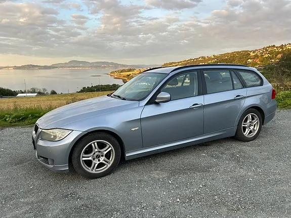 BMW 318D 2012 photo 2