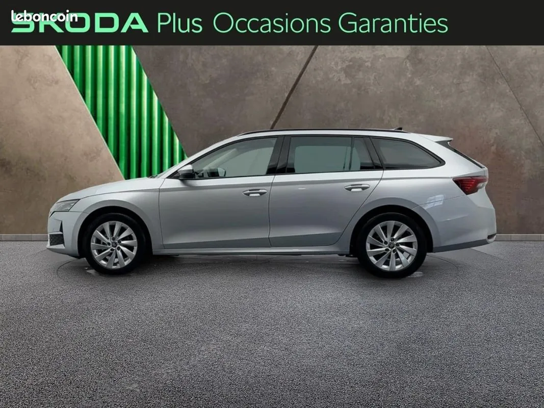 Skoda Octavia 2025 photo 2