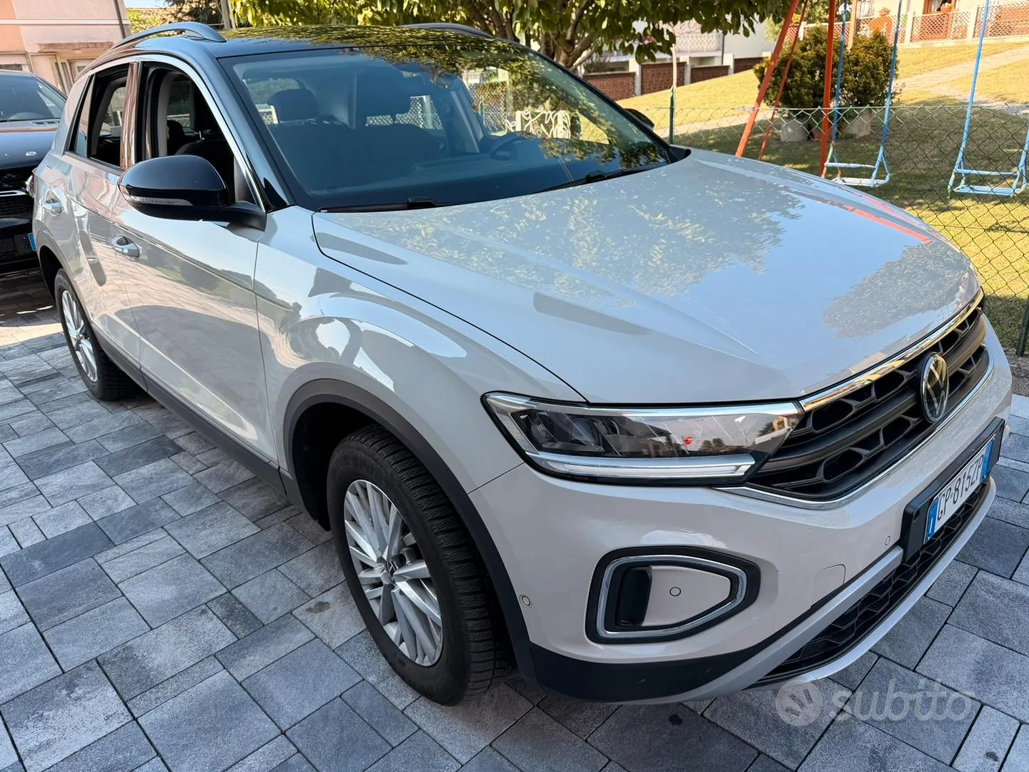 Volkswagen T-Roc 2023 photo 2