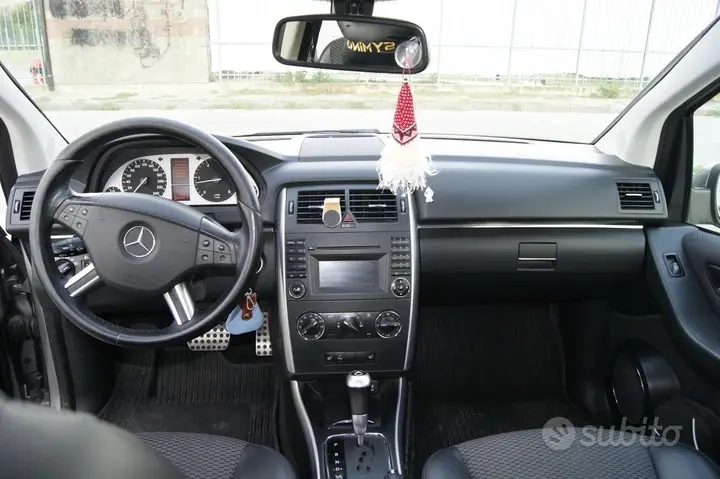 Mercedes-Benz B 2009 photo 3