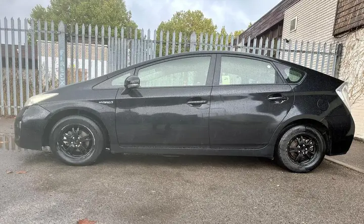 Toyota Prius 2015 photo 2
