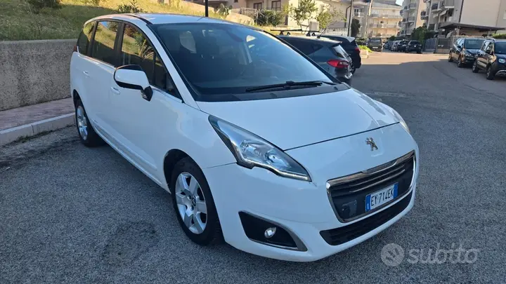 Peugeot 5008 2015 photo 2