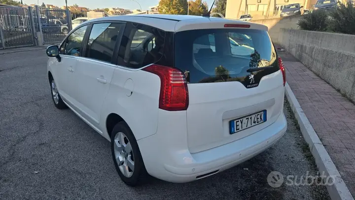 Peugeot 5008 2015 photo 4