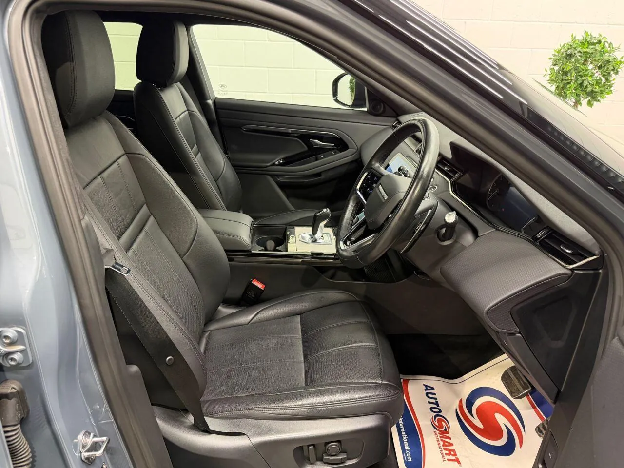 Land Rover Range Rover Evoque 2023 photo 2