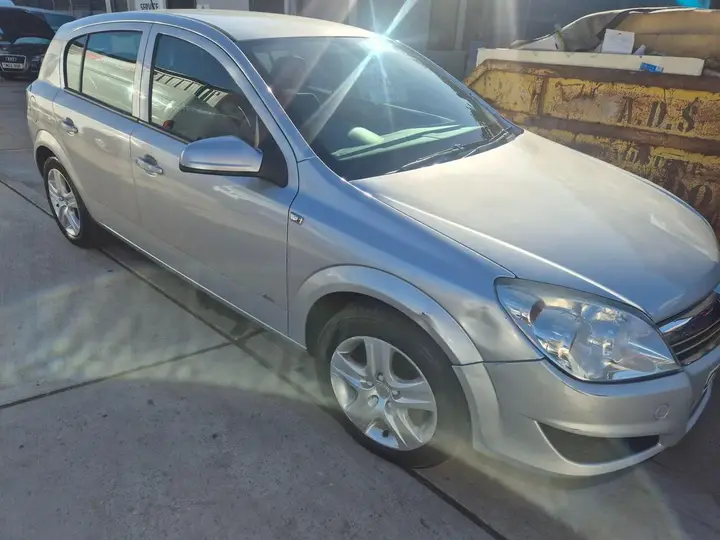 Vauxhall Astra 2009 photo 5